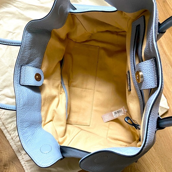 Coccinelle
Leather handbag with wallet
excellent condition
Blue Leather - Picture 8 of 10